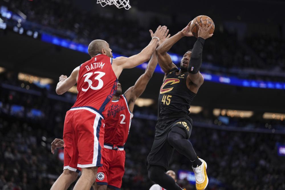 试图踢走对 试图踢走对